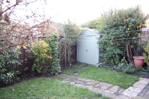 1 bedroom flat to rent, St Johns Terrace, High Road, IG9