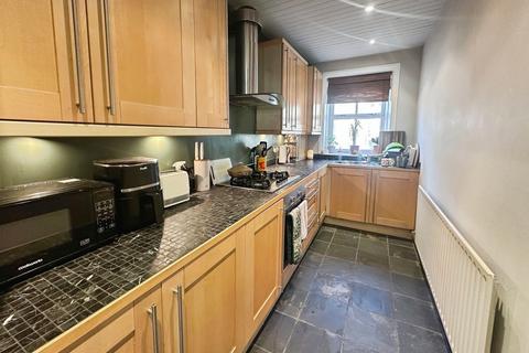 2 bedroom terraced house to rent, Lydgate Place, Pudsey LS28