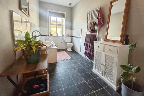 2 bedroom terraced house to rent, Lydgate Place, Pudsey LS28