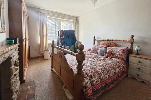 2 bedroom terraced house to rent, Lydgate Place, Pudsey LS28