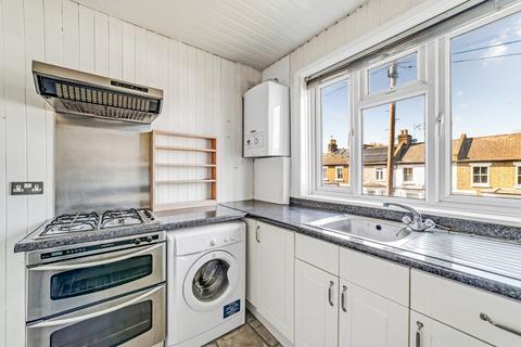 2 bedroom flat to rent, Fraser Street, London