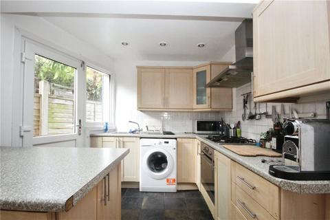 2 bedroom apartment to rent, Glenfield Road, London, SW12