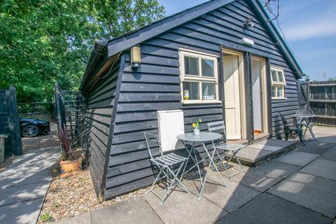 1 bedroom barn conversion to rent, Goose Green, Hoddesdon EN11