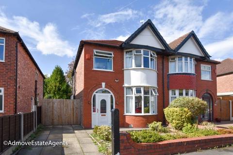 3 bedroom semi-detached house to rent, Langdale Road, Sale, M33