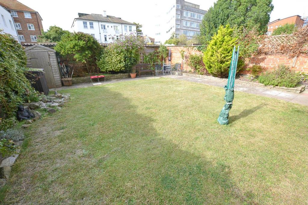 Upperton Gardens, Eastbourne 2 bed flat £205,000