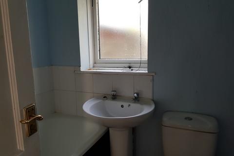 3 bedroom terraced house to rent - St Awdrys