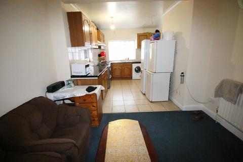 undefined, Ellerdine Road, HOUNSLOW, Greater London, TW3