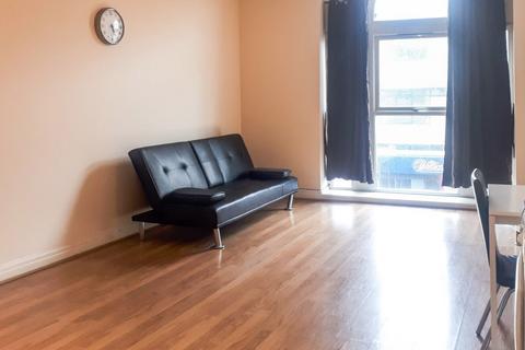 1 bedroom flat to rent, London Court,