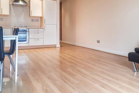 1 bedroom flat to rent, London Court,