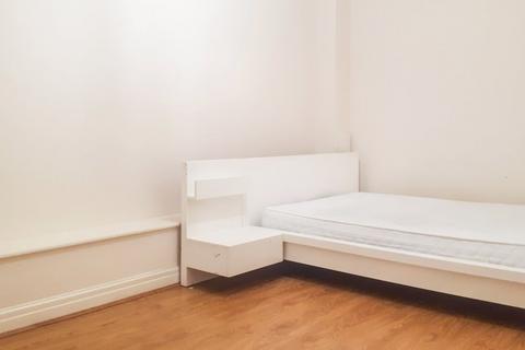 1 bedroom flat to rent, London Court,