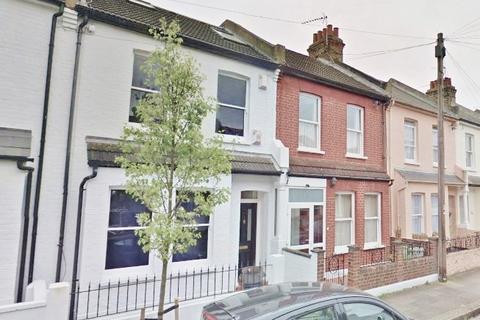 1 bedroom in a house share to rent, Lochaline Street , Fulham, London W6 9SJ
