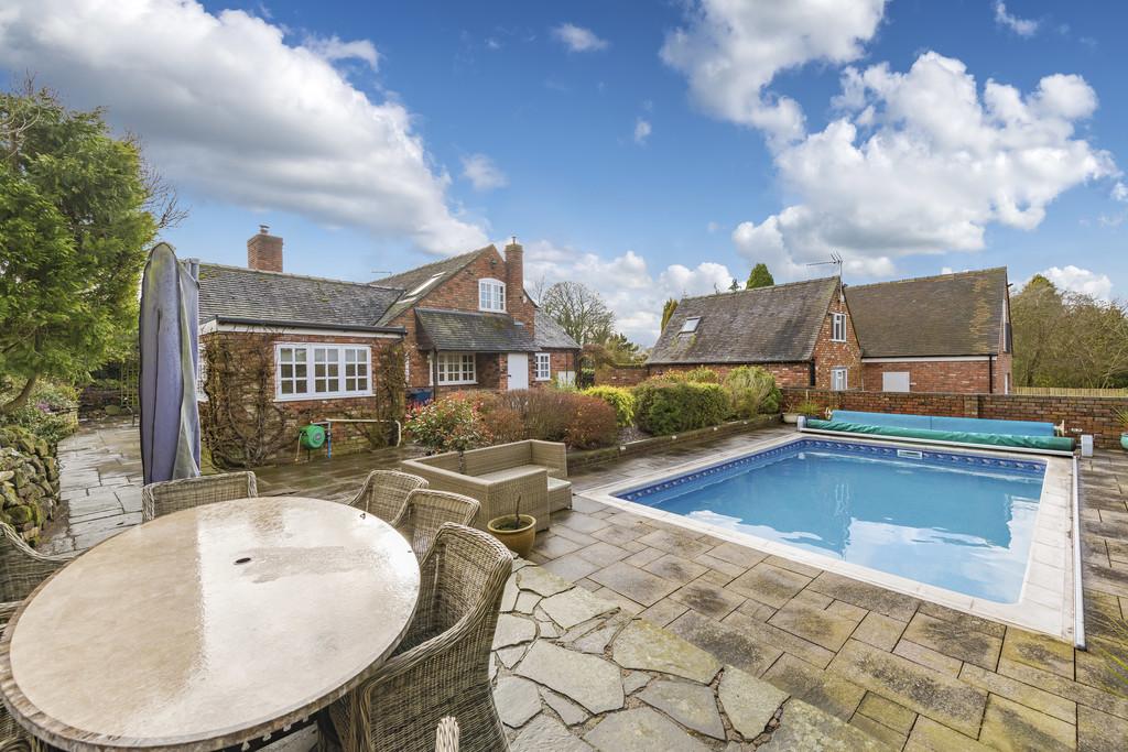 Offley Marsh, Offley 3 bed detached house £700,000