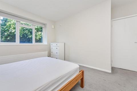 3 bedroom flat to rent, South Terrace