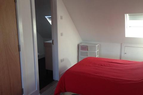 1 bedroom in a house share to rent, Lower Hill Road