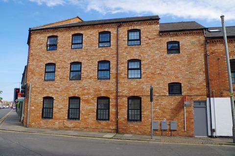 2 bedroom flat to rent, 2 Overstone Road, Northampton NN1