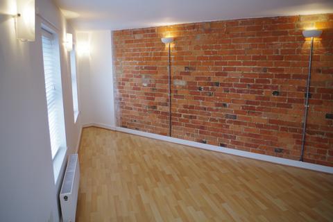 2 bedroom flat to rent, 2 Overstone Road, Northampton NN1