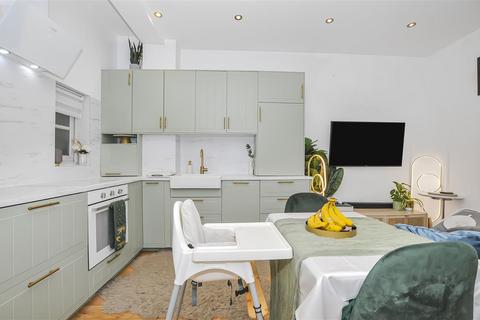 1 bedroom apartment for sale, Durnsford Road, London, Wimbledon