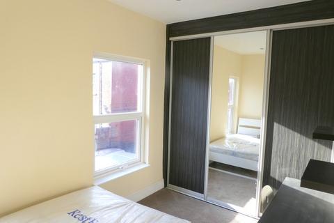 5 bedroom end of terrace house to rent, Denham Street, Victoria Park, Manchester