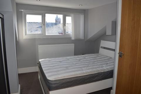 5 bedroom end of terrace house to rent, Denham Street, Victoria Park, Manchester
