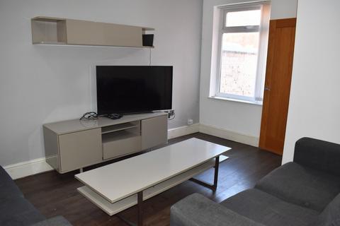 5 bedroom end of terrace house to rent, Denham Street, Victoria Park, Manchester