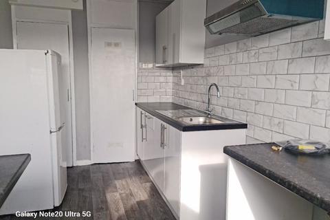 2 bedroom flat to rent, Wickets Tower, Wyatt Close, Edgbaston, Birmingham, B5 7TL