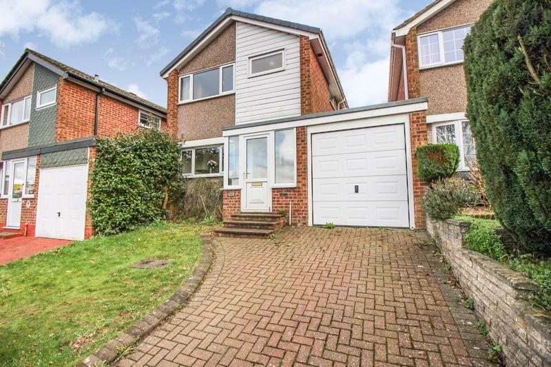 Wallbridge Drive, Leek, Staffordshire, ST13 3 bed link detached house
