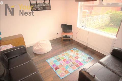 4 bedroom semi-detached house to rent, Headingley Mount, Headingley, Leeds, LS6 3JX