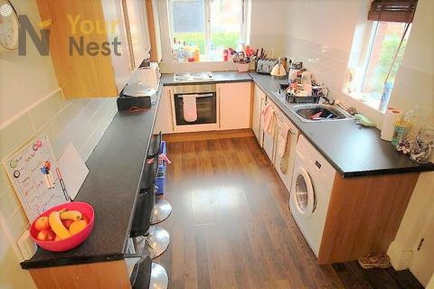 4 bedroom semi-detached house to rent, Headingley Mount, Headingley, Leeds, LS6 3JX