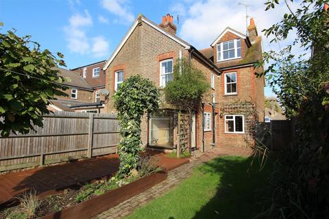 4 bedroom semi-detached house to rent, Nye Road, Burgess Hill