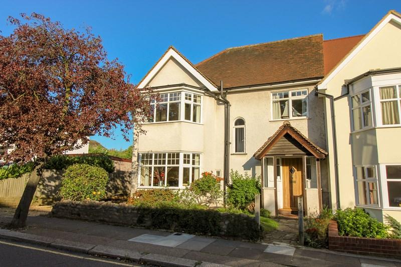 Hillside Gardens, High Hertfordshire, EN5 4 bed semidetached