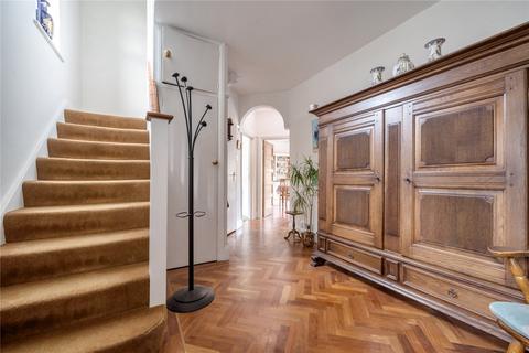 5 Hillside Gardens, Barnet, EN5 2NG