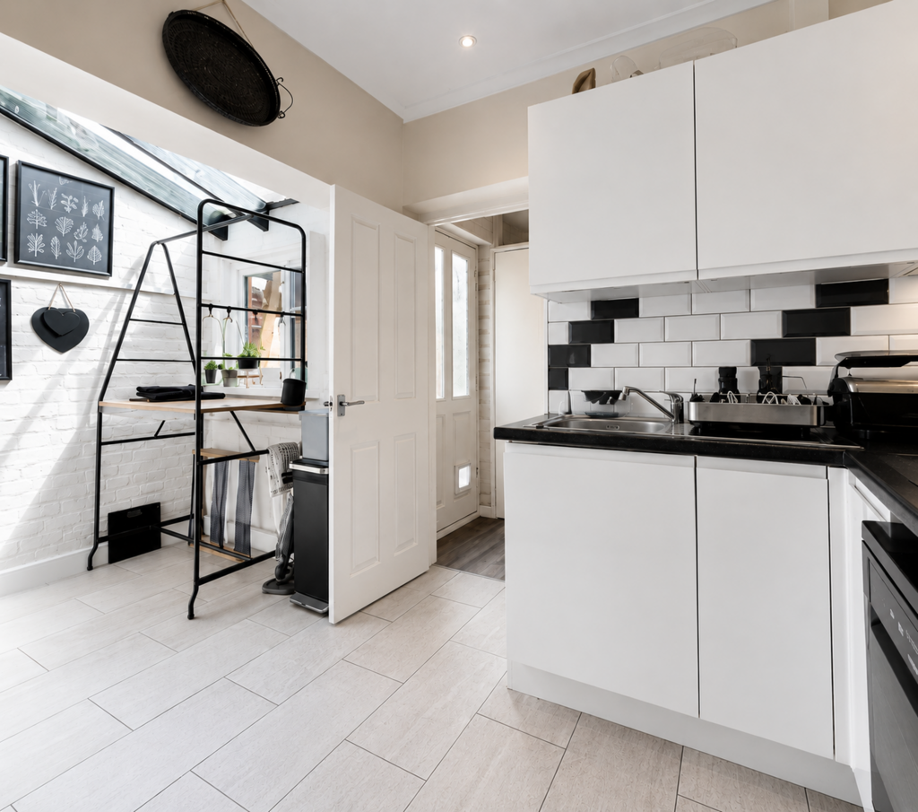 House in Edmonton - View 3