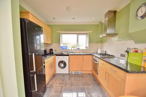 4 bedroom semi-detached house to rent - Fulflood