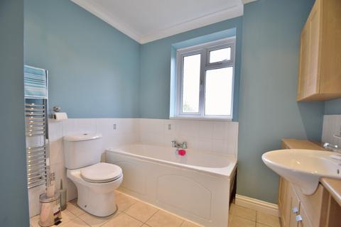 4 bedroom semi-detached house to rent - Fulflood