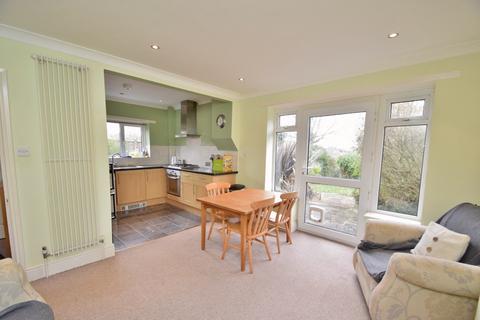 4 bedroom semi-detached house to rent, Fulflood