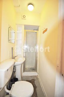 Studio to rent, Colney Hatch Lane, London, N10