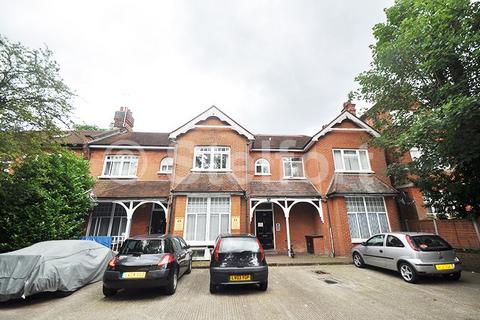 Studio to rent, Colney Hatch Lane, London, N10