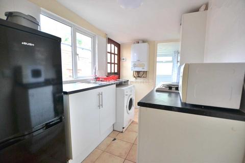 3 bedroom terraced house to rent, Foxhill Road, Reading