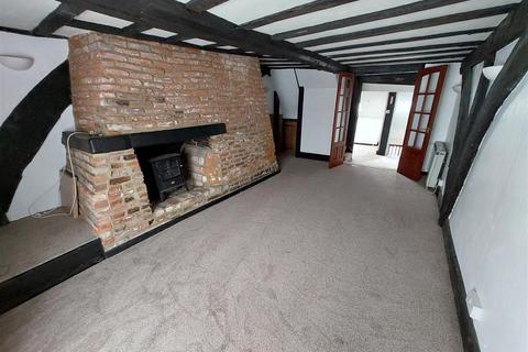2 bedroom flat to rent, High Street, Hythe
