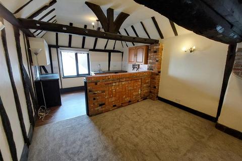 2 bedroom flat to rent, High Street, Hythe