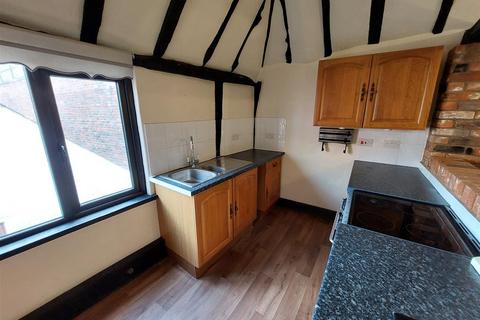 2 bedroom flat to rent, High Street, Hythe