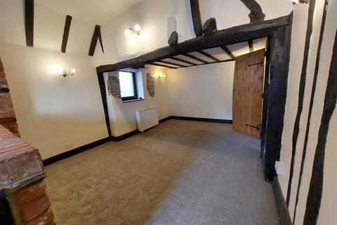 2 bedroom flat to rent, High Street, Hythe