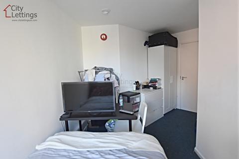 4 bedroom flat to rent, Radford Road, Hyson Green