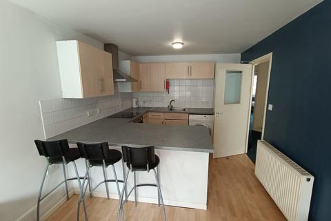 4 bedroom flat to rent, Radford Road, Hyson Green