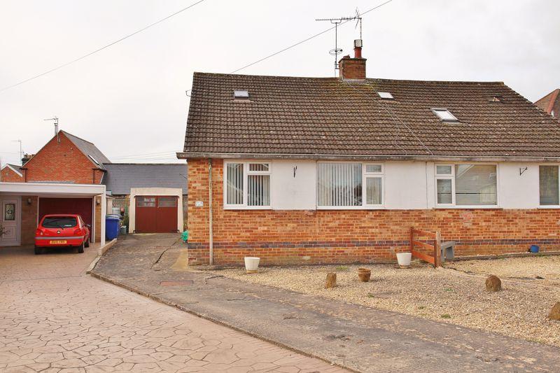 12 Stanwell Close, Middleton Cheney 3 bed semidetached bungalow £269,950