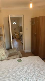 Studio to rent, Bovingdon Ln NW9