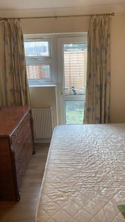 Studio to rent, Bovingdon Ln NW9