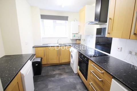 2 bedroom flat to rent, Hillside, Rochester