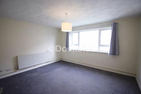 2 bedroom flat to rent, Hillside, Rochester