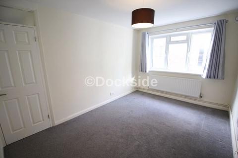 2 bedroom flat to rent, Hillside, Rochester